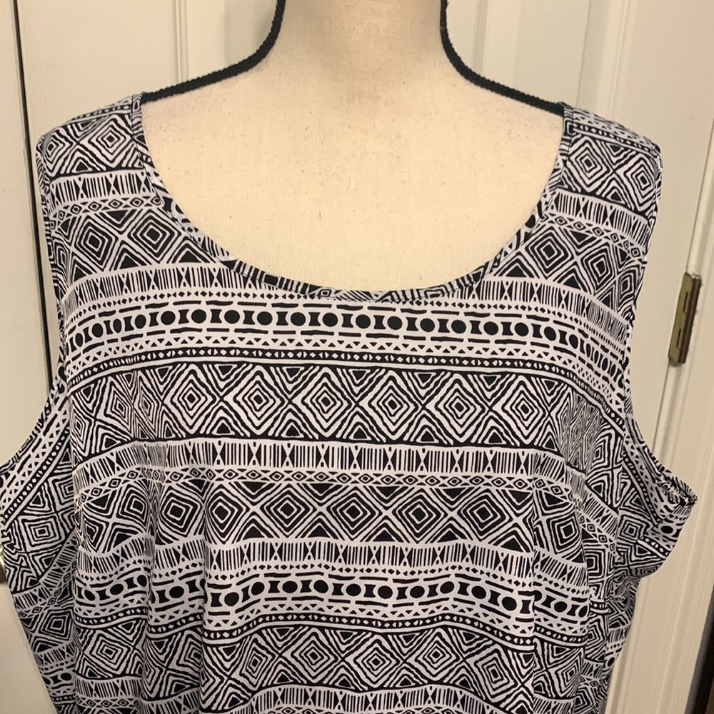 Faded Glory Plus Sleeveless Blouse - Picture 2 of 7